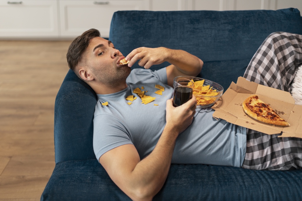person-with-eating-disorder-trying-eat-fast-food.jpg